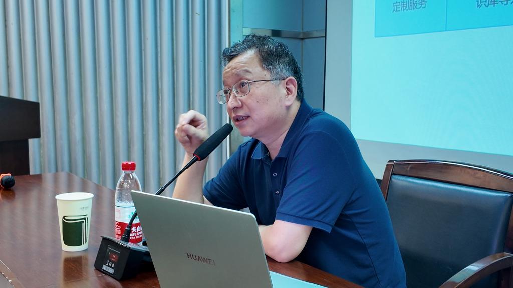 永利官网成功举办“书香长江”阅读周・名家公益讲座